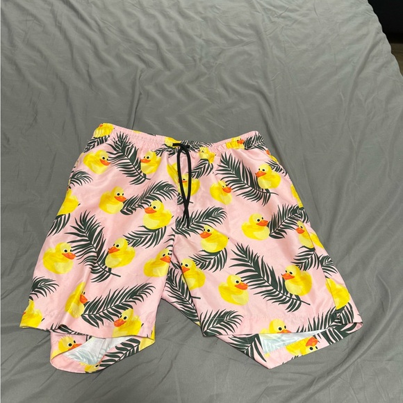 beach shorts - Picture 2 of 6